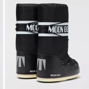 BLACK AND WHITE MOON BOOT